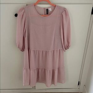 Never been worn H&M Tiered Puff-Sleeve Mini Dress - Light Pink
